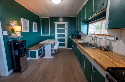 Fort Klamath House | The Green House - Minutes from the Entrance to Crater Lake National Park