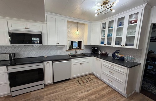 Warrington House | The Heron Hideaway-entire private home near NAS