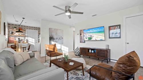 Fort Walton Beach Apartment | The Hideout Okaloosa Island 2BR Beach Cottage