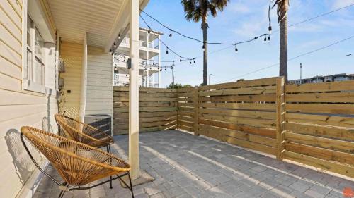 Fort Walton Beach Apartment | The Hideout Okaloosa Island 2BR Beach Cottage