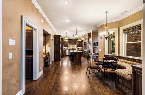 Maysville House | The Highlands mansion, sleeps 28