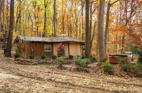 Farmington Cabin | The Hobbit House - Romance Straight From The Shire