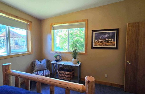 Crooked River Ranch House | The Homestead a charming & historical 1-Bed/1-Bath-Trail Rides, Fishing, & Hikes