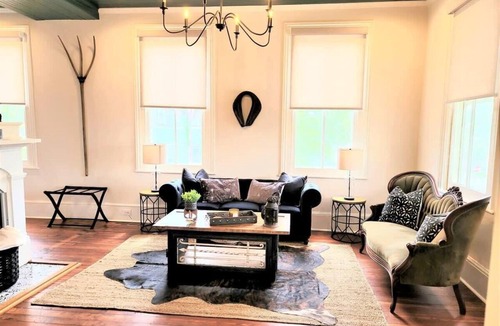 Old East Hill Apartment | The Kelley House | Suite 4 w/Balcony Access