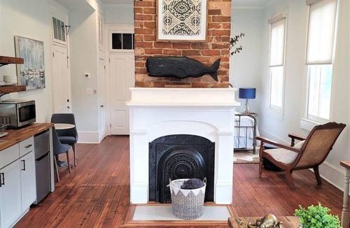 Old East Hill Apartment | The Kelley House | Suite 2 - 1st floor