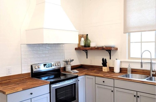 Old East Hill Apartment | The Kelley House | Suite 1 - 1st Floor