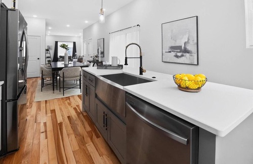 Philadelphia House | The Luxe Presidential Estate @ University City/Spacious 4BR 4.5 BA/Sleeps 10