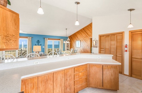 Sea Retreat House | The Pearl: Oceanfront w/Private Beach Access