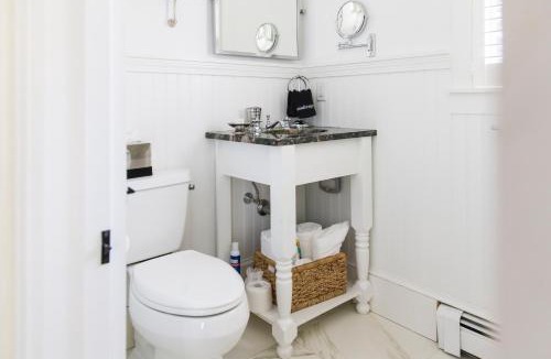 Northwest Harwich Bed & Breakfast | The Platinum Pebble Boutique Inn - Adults Only Property