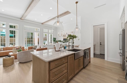 Riviera Beach House | The Salted Palms/Salt Pool/6-seater Golf Cart/5-minute walk from the beach