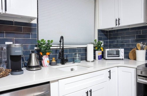 Dickinson Narrows Apartment | The South Philly Nest - 2 bed & 1 bath APT near stadiums & Center City