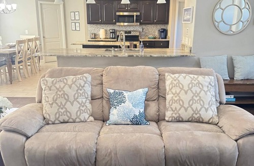 Northwest Pensacola House | The Spacious Stay in a Tranquil Cul-de-Sac