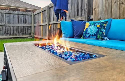 Springdale House | The Stay at Steuben Hot Tub 2 houses 6 BR