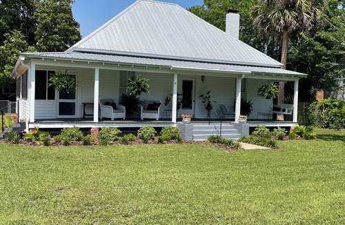 Apalachicola House | The Tarpon Cottage near the bay. Relaxing getaway! Snowbirds special.