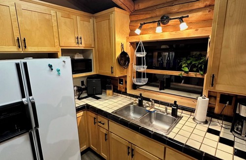 Chiloquin Apartment | The Waterwheel Cabin & Guide Room/Family Retreat