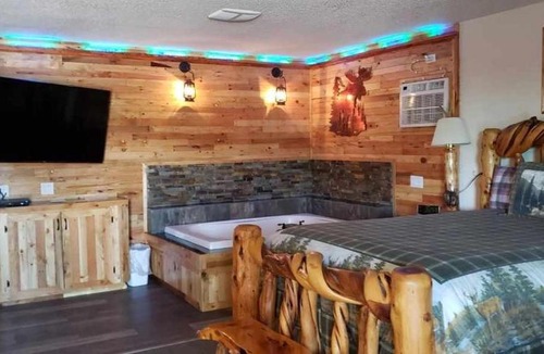 Crescent Ski Chalet | The Woodsman Country Lodge Motel