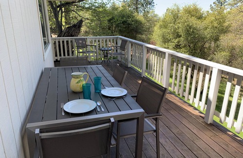 Groveland House | The Yosemite falls are flowing and the lake is full, come and enjoy.