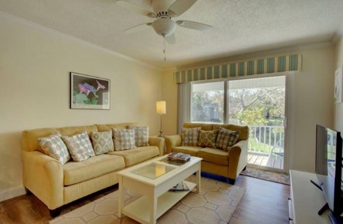 Demere Park Condo | Thinking about Labor Day or Fall Break? We’re Open! Flexible Days!