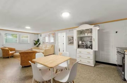 Laguna Beach House | This eclectic beach cottage is just a 3-minute walk to sugar-white sand and turquoise Gulf waters. Tucked in a quiet area yet close to the action, enjoy FREE Wi-Fi, Netflix, parking, coffee, and a private enclosed porch. 🌊✨
