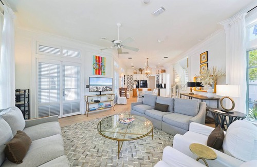 Seaside House | Three Kings in Seaside! 6 Bedroom Home, Sleeps 12! + 2 Adult Bikes!
