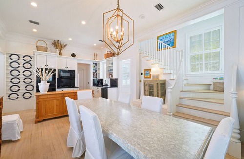 Seaside House | Three Kings in Seaside! 6 Bedroom Home, Sleeps 12! + 2 Adult Bikes!