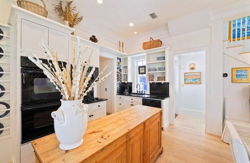 Seaside House | Three Kings in Seaside! 6 Bedroom Home, Sleeps 12! + 2 Adult Bikes!