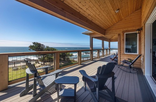 Seal Rock House | Tidal Treasure, Sleeps 12, Game Room, Oceanfront, Hot Tub, BBQ, Beach Access