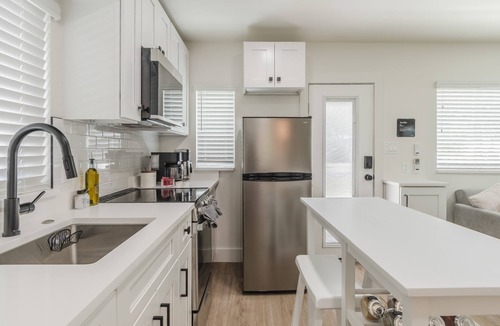 College Park House | Tiny home near downtown w/outdoor patio
