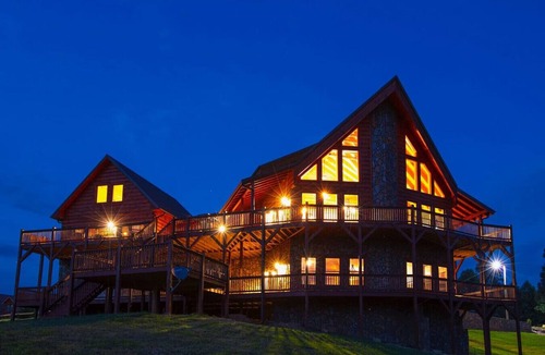 Dobson Cabin | Top Rated Mountain Cabin- 6 rooms w/outdoor living