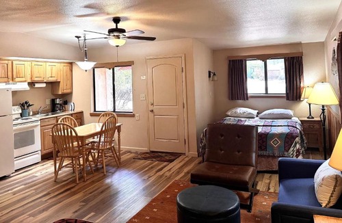 Manitou Springs Cabin | Town-N-Country Cottages