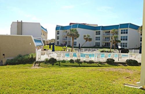 Crescent Beach House | Tradewinds 51