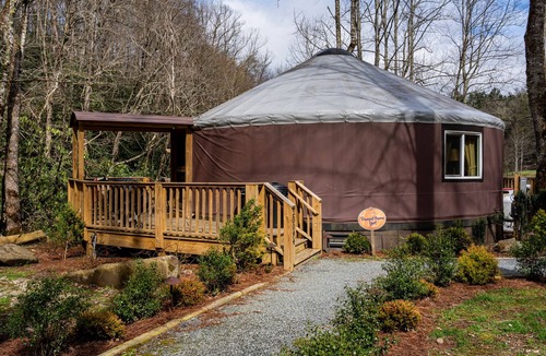 Topton House | Tranquil Haven Luxury Yurt - Creekside Glamping w/Private Hot Tub