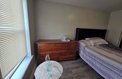 Camden Apartment | Tranquil Studio apartment with AC in charming Camden near Philadelphia