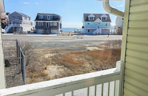 Tuckerton Beach House | Tranquil Water View 3-bedroom, 1-bathroom house in Tuckerton Sleeps : 8