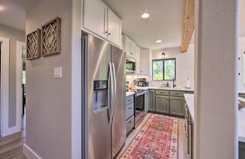 Henderson County House | Trinity River Cabin, 20 Acres, Stocked Fishing Pond, Views of the Trinity River.