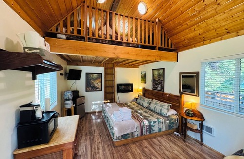 Idleyld Park Cabin | Umpqua National Forest King Cabin #16 – Near Crater Lake & Umpqua Hot Springs
