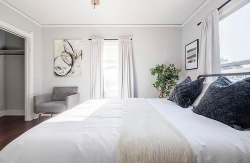 Central Sacramento House | Unique Bungalow w/hot Spa in DT