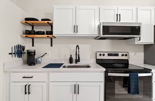 Holiday Beach House | Unit A City Beach Bungalows-WALK TO BEACH