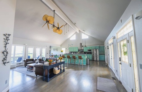 Rogers House | Unwind in nature’s beauty— pool, starry nights, stunning lake views, near downtn