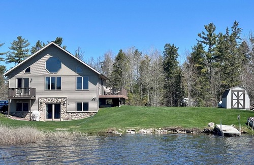 Loretto House | UP Lake Home with access to 3 lakes - fish, swim, relax! WIFI