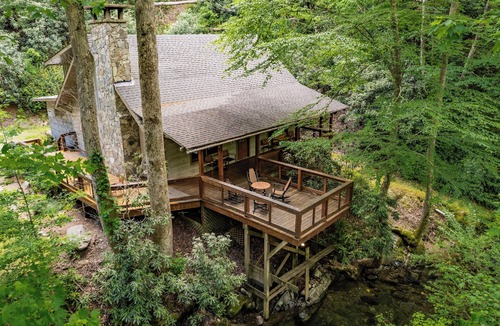 Rocky Grove Cabin | Up The Creek: Beautiful Cabin with Amazing Views and Outside Areas