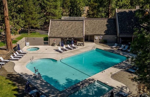 Century West Condo | Updated Mount Bachelor Village 2-bedroom Condo, Enjoy Resort Amenities! with AC