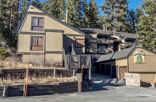 Majestic Pines Condo | Updated tree top cabin retreat!
