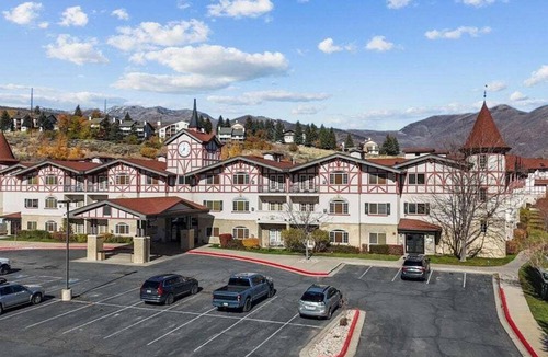 Zermatt Villa | Updated Villa w/Resort Amenities + Holistic Body Services Villa 3021-Q