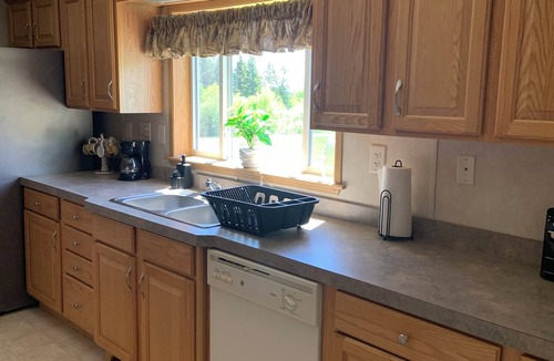 Patten House | UPNORTH GETAWAY. Spacious 4 bedroom, 3 bathroom. On the ATV/Snowmobile Trails