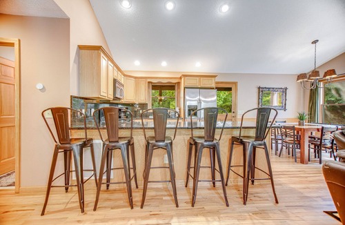 Almond House | Upscale cabin with private hot tub & pool table - two gas fireplaces, central AC
