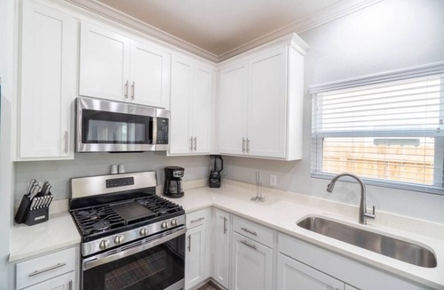 South Pensacola House | Urban Vista & Flat - Family Friendly