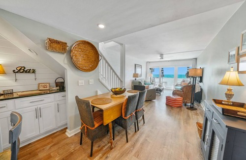 Sunnyside Condo | Very Merry - Renovated Gulf-Front Escape, Steps To Beach