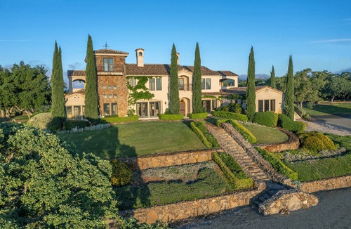 Fairfield Villa | Villa Capricho- Private 25-acre Wine Country Estate w/GuestHouse, Pool, Vineyard