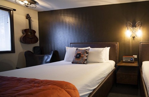 Orchard District Hotel | Vintage Vibes, Heated Pool & Hot Tub Near Deschutes River & Downtown Bend